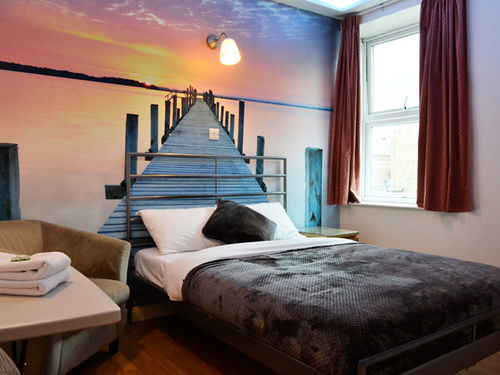 Barking Hotel Екстериор снимка