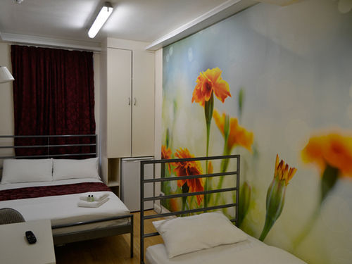 Barking Hotel Екстериор снимка