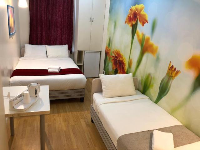 Barking Hotel Екстериор снимка