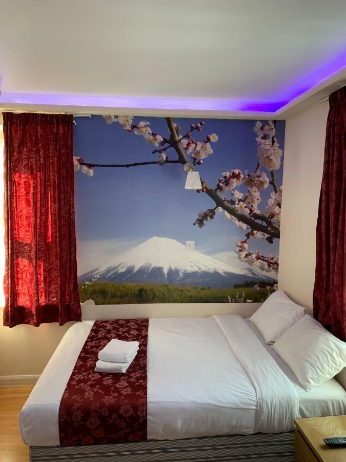 Barking Hotel Екстериор снимка