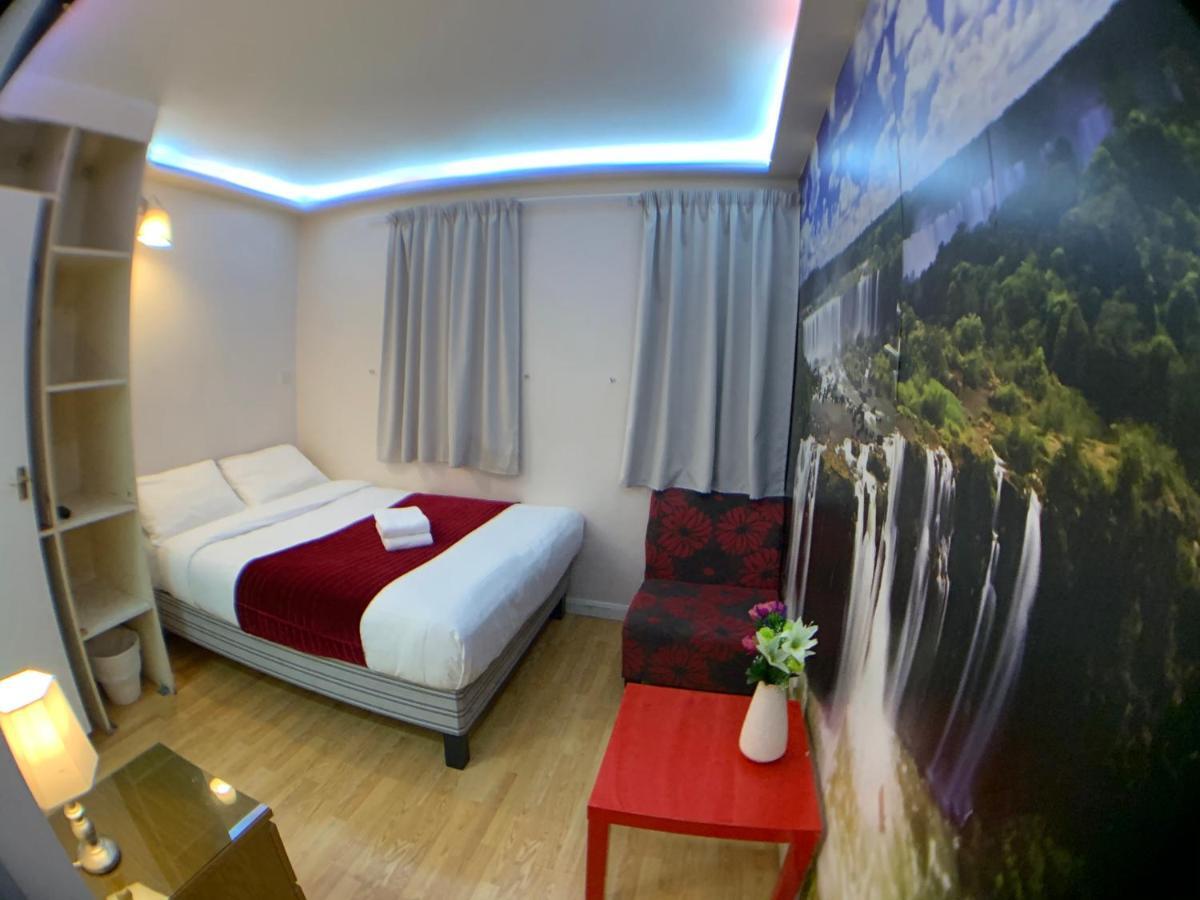 Barking Hotel Екстериор снимка