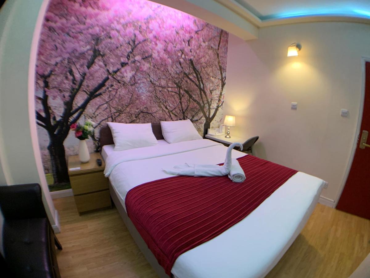 Barking Hotel Екстериор снимка
