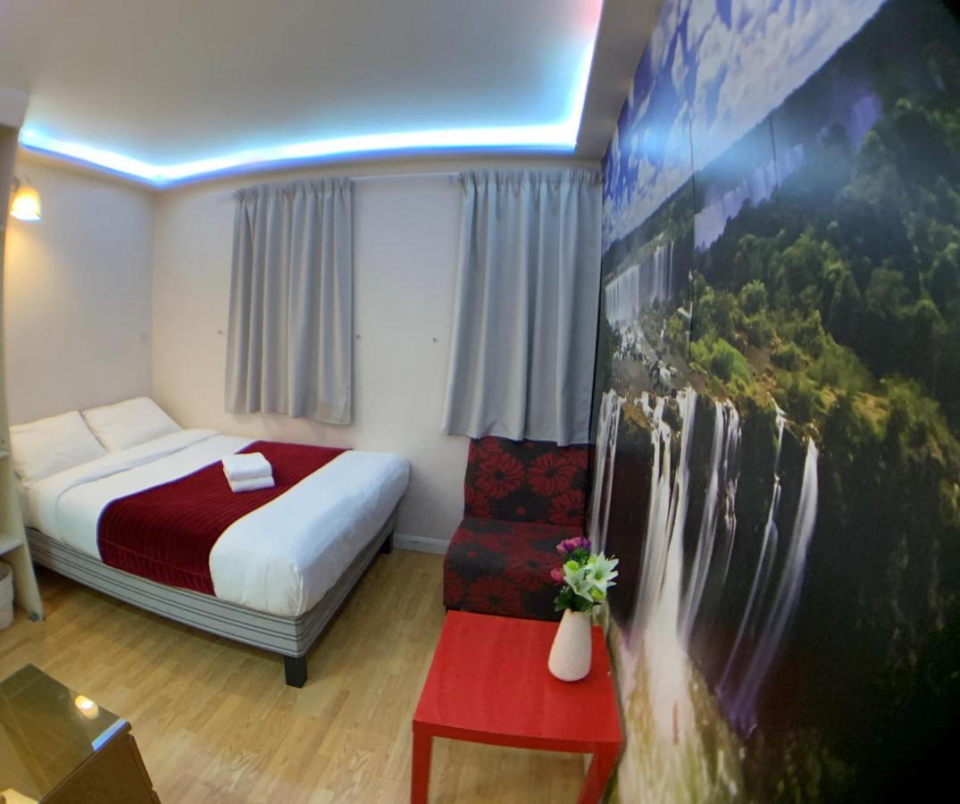 Barking Hotel Екстериор снимка