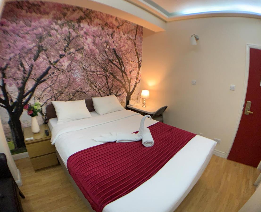 Barking Hotel Екстериор снимка